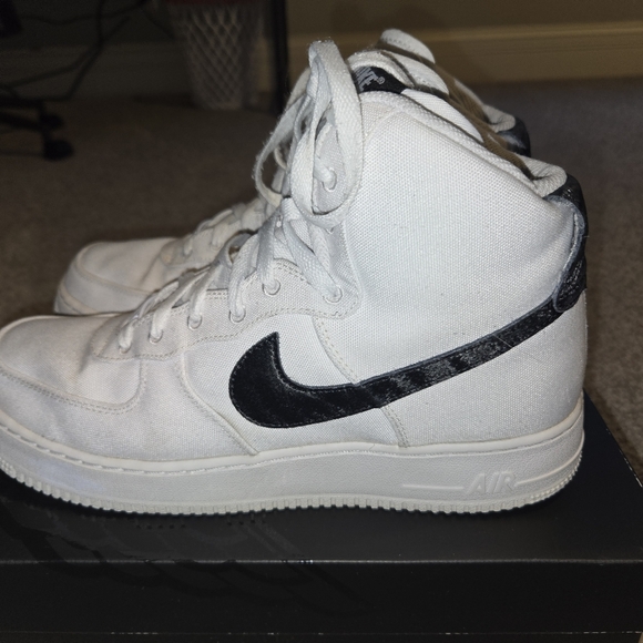 Men's Nike Air Jordan 1 MID SE - Size 10 (White/Black) - Picture 4 of 6